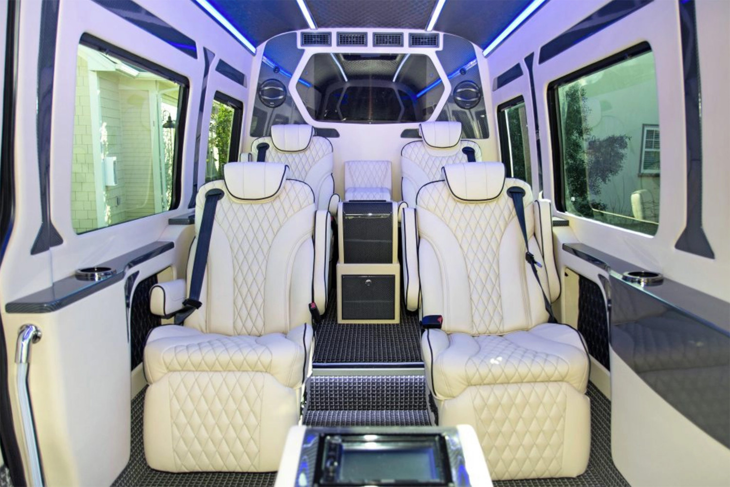 Presidential Limo Van Grech (up to 6 guests)